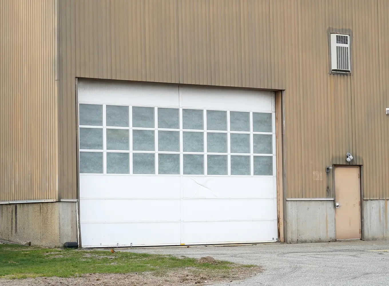 commercial garage door repair services near Edwardsville IL