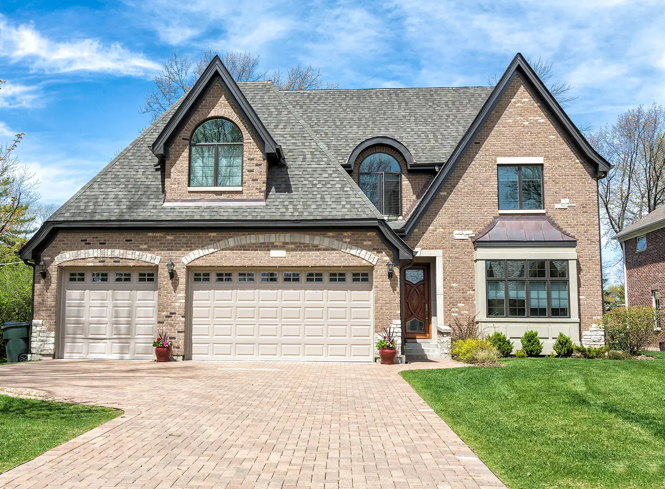 Edwardsville IL home with 3 car garages