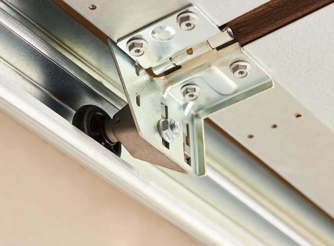 garage door maintenance professionals in the metro east area