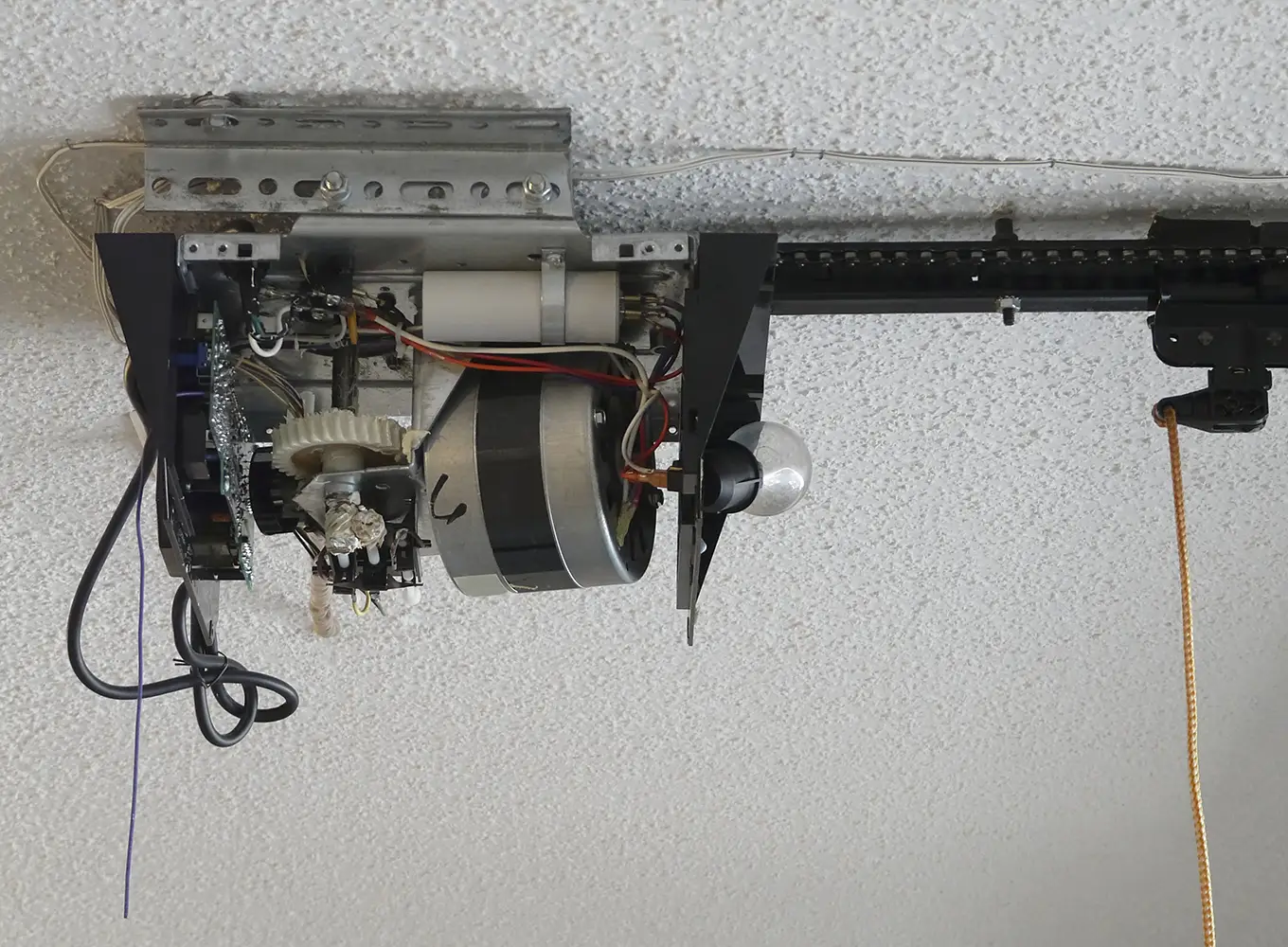garage door opener repair services in the metro east