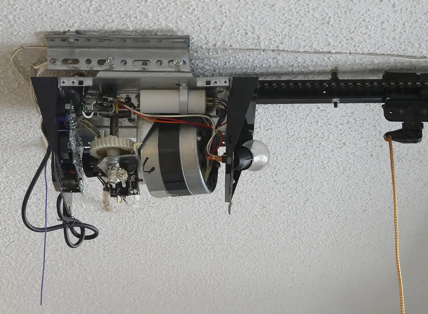 garage door opener motor needing to be repaired - Metro East Garage Door Company