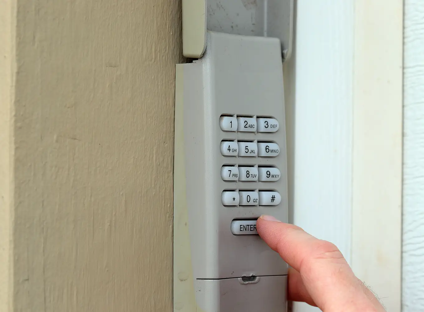 garage door keypad programming and repair services near Edwardsville IL