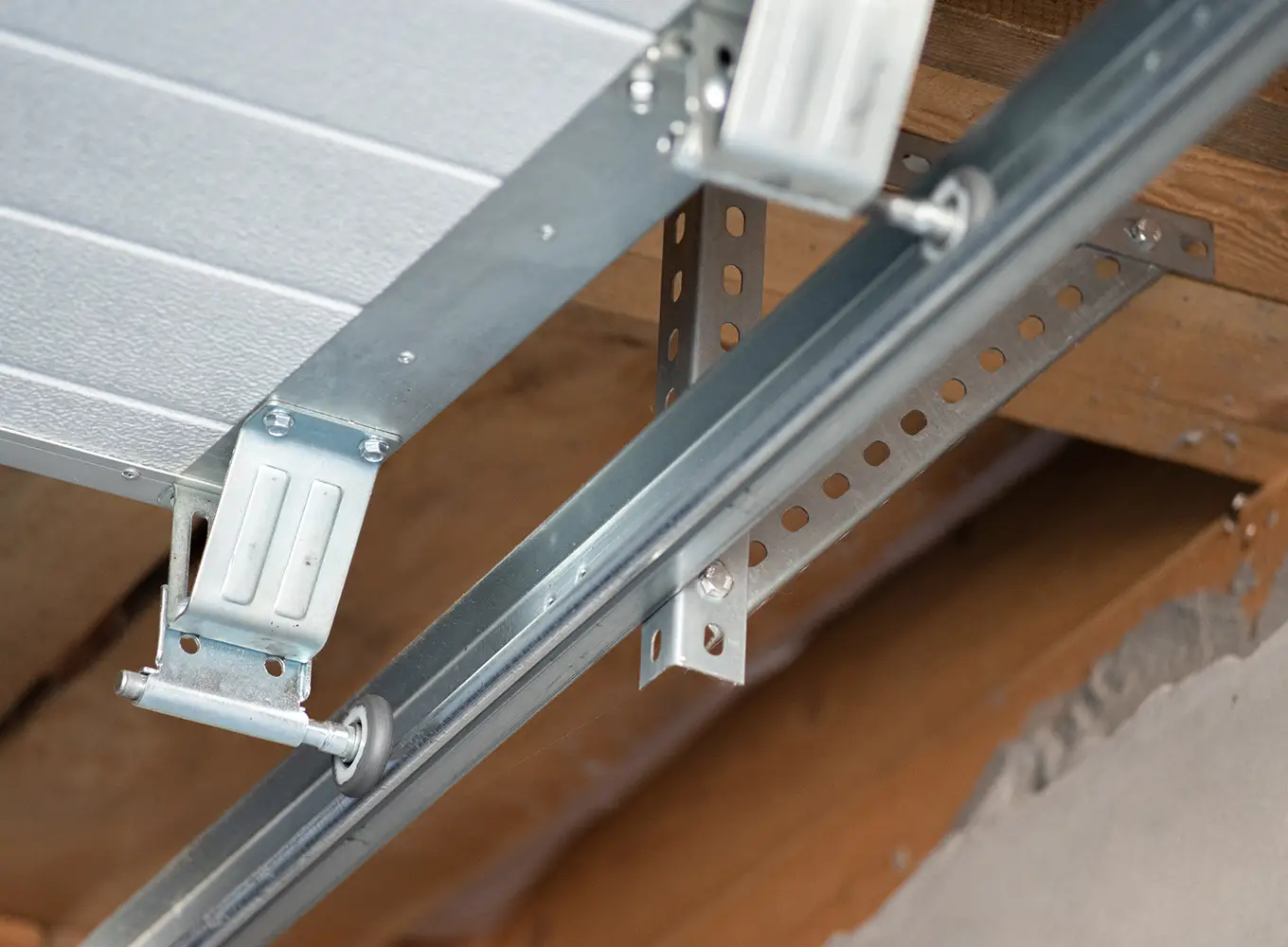 Quality Garage Door Rollers and Hinges Edwardsville IL