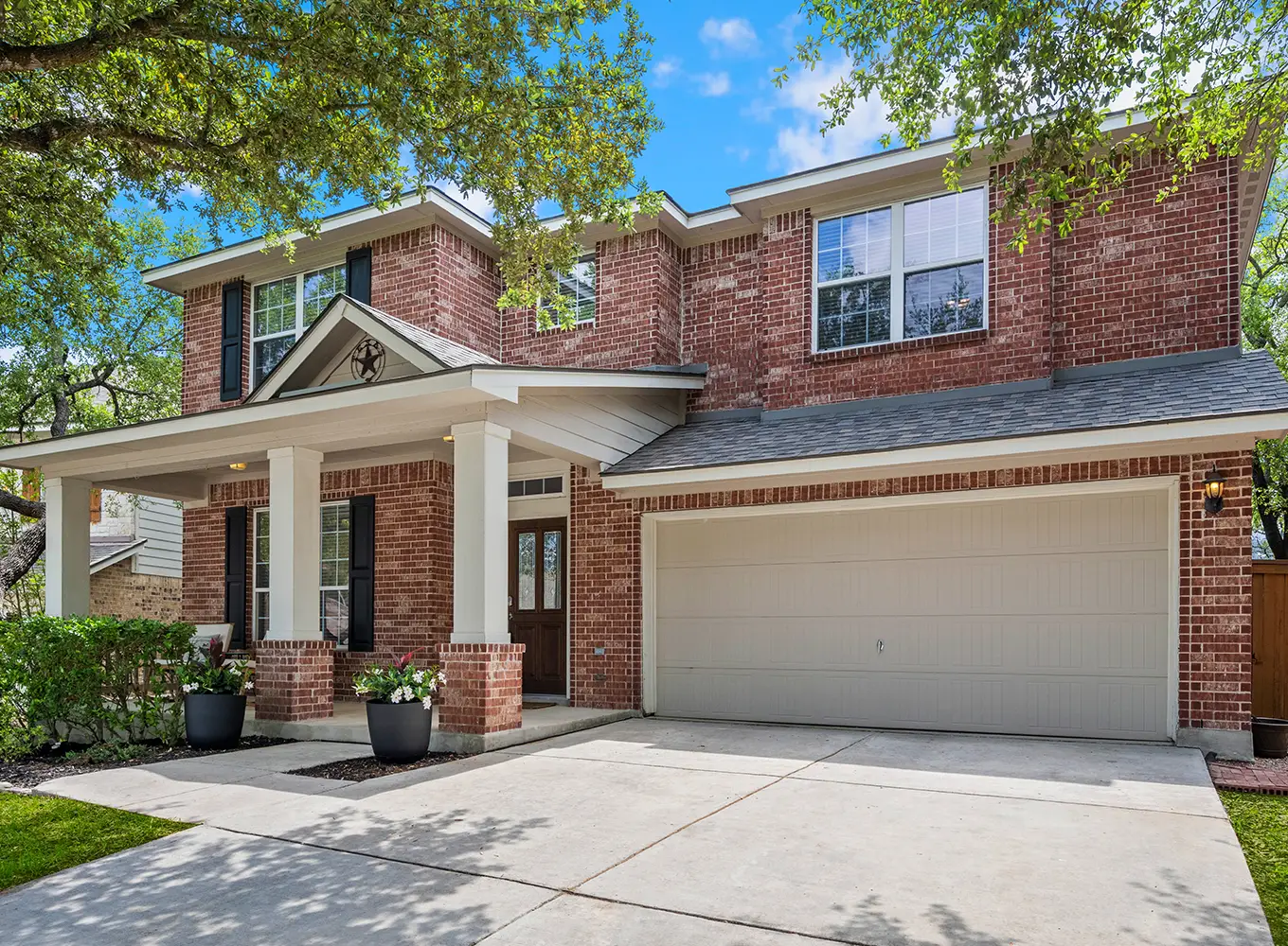 Garage door with DoorShield™ Bridge System installed in Edwardsville IL