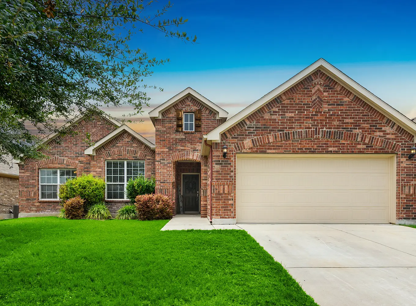 A leveled garage door protected by DoorShield™ Advantage 10 Warranty from Tri-County Garage Door Company in Edwardsville IL